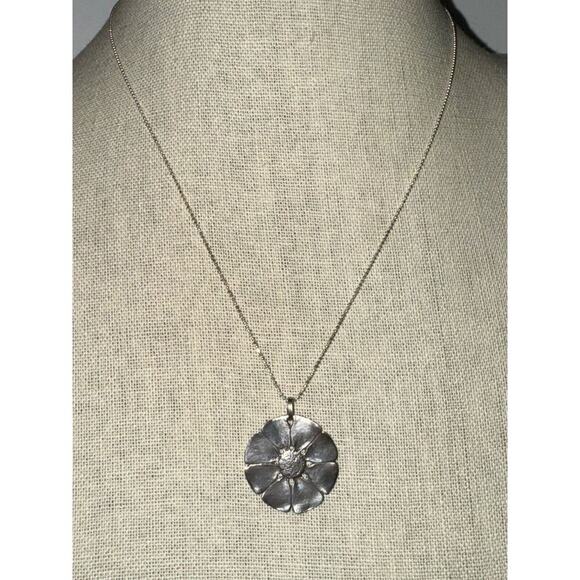 Silpada 925 Sterling Silver Daisy Flower Pendant Necklace - Picture 2 of 7